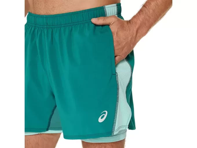 ASICS SILBERNE 2N1 5IN KURZE ASICS SILBERNE 2N1 5IN KURZE