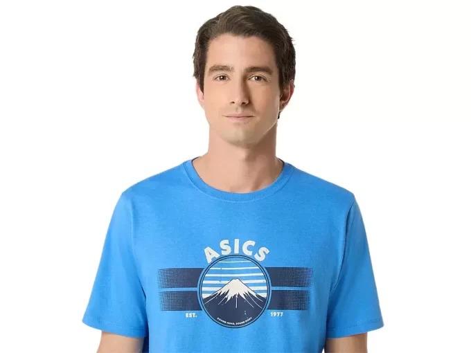 UNISEX ASICS EST 1977 MOUNTAIN T-SHIRT